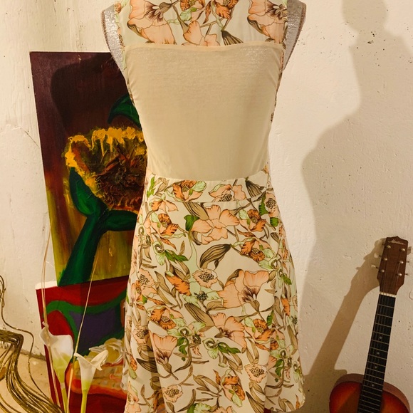 Adorable and sophisticated summer dress - Picture 4 of 7